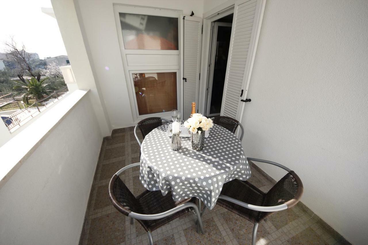 Apartmani Znaor Baška Voda Extérieur photo
